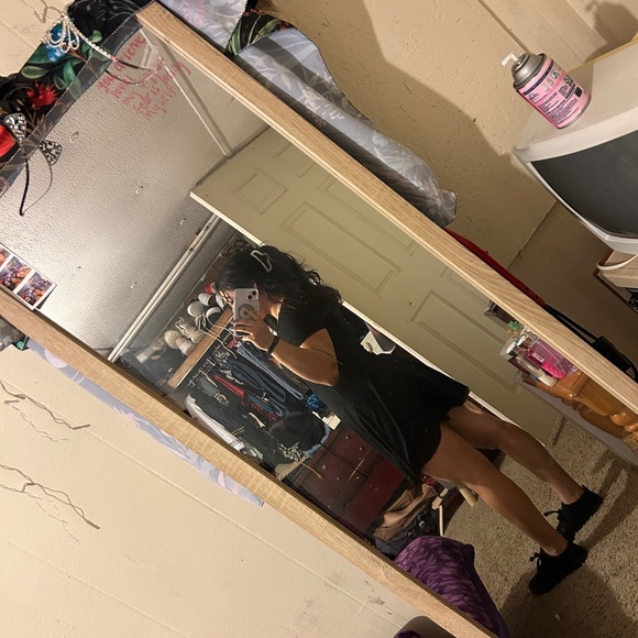 Dresses same size. - Picture 4 of 5